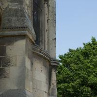 Cathédrale Notre-Dame de Noyon - Exterior, chevet, stringcourse at base of chapel window
