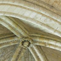 Cathédrale Notre-Dame de Noyon - Interior, chevet ambulatory vault keystone