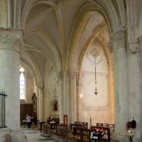 Église Saint-Quiriace de Provins - Interior, ambulatory looking north with chapels
