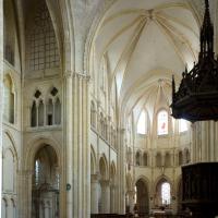 Église Saint-Quiriace de Provins - Interior, nave looking east