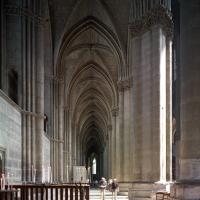 Cathédrale Notre-Dame de Reims - Interior, nave north aisle looking east