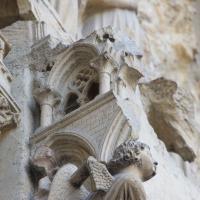 Cathédrale Notre-Dame de Reims - Exterior, north transept, central portal, broken element framing tympanum