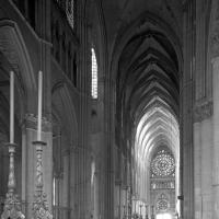Cathédrale Notre-Dame de Reims - Interior, crossing space and nave looking west