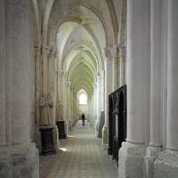 Abbaye Saint-Germer-de-Fly - Interior, south nave aisle looking west