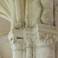 Abbaye Saint-Germer-de-Fly - Interior, ambulatory pier capital