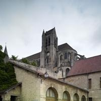 Église de Saint-Leu-d'Esserent - Exterior, chevet and south transept tower, city view