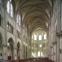 Église de Saint-Leu-d'Esserent - Interior, north nave elevation looking east