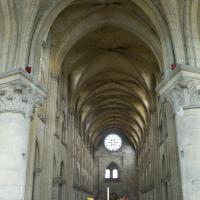 Église de Saint-Leu-d'Esserent - Interior, nave vaults from ambulatory