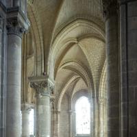 Église de Saint-Leu-d'Esserent - Interior, ambulatory looking northeast