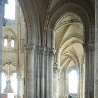 Église de Saint-Leu-d'Esserent - Interior, choir aisle looking east