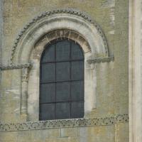 Église de Saint-Leu-d'Esserent - Exterior, western frontispiece, tower, south side window detail
