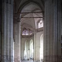 Collégiale Saint-Quentin - Interior, south chevet aisle looking east into ambulatory