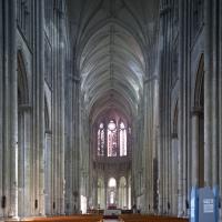 Collégiale Saint-Quentin - Interior, nave looking east