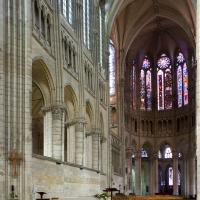 Collégiale Saint-Quentin - Interior, north choir elevation and eastern crossing