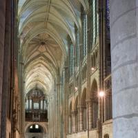 Collégiale Saint-Quentin - Interior, choir looking west