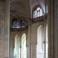 Collégiale Saint-Quentin - Interior, south ambulatory and radiating chapels
