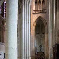 Collégiale Saint-Quentin - Interior, south choir aisle looking east