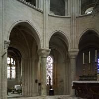 Cathédrale Notre-Dame de Senlis - Interior, chevet, hemicycle arcade looking northeast