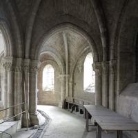Cathédrale Notre-Dame de Senlis - Interior, chevet, south gallery  looking east into ambulatory