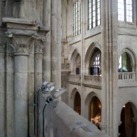 Cathédrale Notre-Dame de Senlis - Interior, crossing space looking southwest into nave and south transept