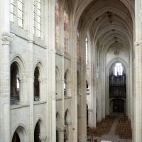 Cathédrale Notre-Dame de Senlis - Interior, chevet, gallery level, looking southwest into nave