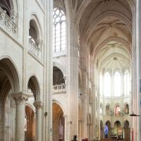 Cathédrale Notre-Dame de Senlis - Interior, crossing with nave, north transept and chevet looking northeast