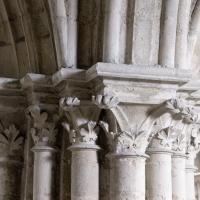 Cathédrale Notre-Dame de Senlis - Interior, north transept gallery capital