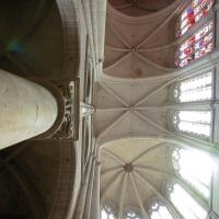 Cathédrale Notre-Dame de Senlis - Interior, chevet, north aisle and choir vaults