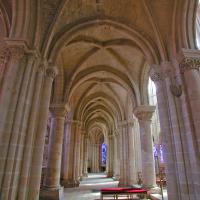 Cathédrale Notre-Dame de Senlis - Interior, chevet, north aisle looking east