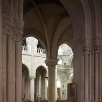 Cathédrale Notre-Dame de Senlis - Interior, south nave aisle looking northeast