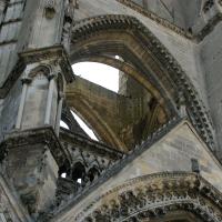 Église Saint-Jean-des-Vignes de Soissons - Exterior, ruins of western frontispiece rose detail