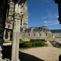 Église Saint-Jean-des-Vignes de Soissons - Interior, ruins of cloister looking north