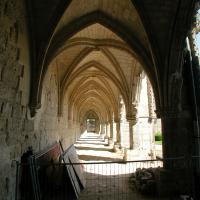 Église Saint-Jean-des-Vignes de Soissons - Exterior, ruins of cloister arcade, looking north