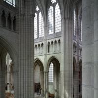 Cathédrale Saint-Gervais-Saint-Protais de Soissons - Interior, crossing space, looking northwest to last nave bay