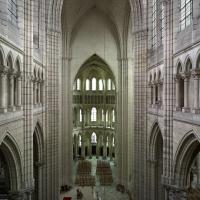 Cathédrale Saint-Gervais-Saint-Protais de Soissons - Interior, crossing space, triforium level, looking into south transept 