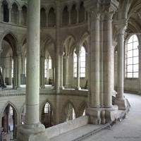 Cathédrale Saint-Gervais-Saint-Protais de Soissons - Interior, south transept, west gallery aisle looking south