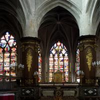 Église de la Madeleine de Troyes - Interior, chevet looking east, stained glass of ambulatory