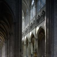 Cathédrale Notre-Dame de Amiens - Interior, north nave elevation from crossing