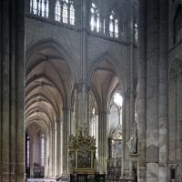 Cathédrale Notre-Dame de Amiens - Interior, south nave aisle looking east into  south ambulatory aisle