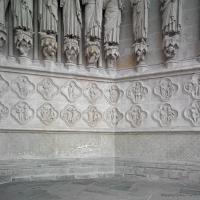 Cathédrale Notre-Dame de Amiens - Exterior, western frontispiece, center portal, south jamb quatrefoils