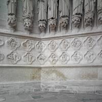 Cathédrale Notre-Dame de Amiens - Exterior, western frontispiece, center portal, north jamb quatrefoils