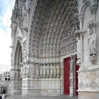 Cathédrale Notre-Dame de Amiens - Exterior, western frontispiece, center portal