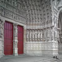 Cathédrale Notre-Dame de Amiens - Exterior, western frontispiece, center portal, south