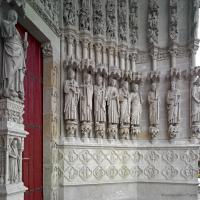 Cathédrale Notre-Dame de Amiens - Exterior, western frontispiece, center portal, trumeau and south jamb