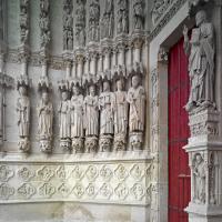Cathédrale Notre-Dame de Amiens - Exterior, western frontispiece, center portal, north jamb and trumeau