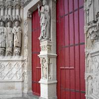 Cathédrale Notre-Dame de Amiens - Exterior, western frontispiece, center portal trumeau figure