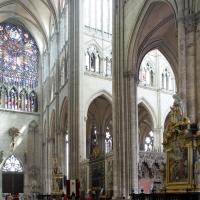 Cathédrale Notre-Dame de Amiens - Interior, north transept and crossing from south transept