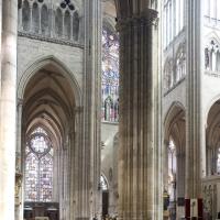 Cathédrale Notre-Dame de Amiens - Interior, west aisle in north transept and southwest crossing pier