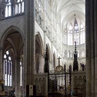 Cathédrale Notre-Dame de Amiens - Interior, north transept and chevet elevation looking east