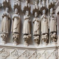Cathédrale Notre-Dame de Amiens - Exterior, western frontispiece, south portal, north jamb figures and quatrefoils